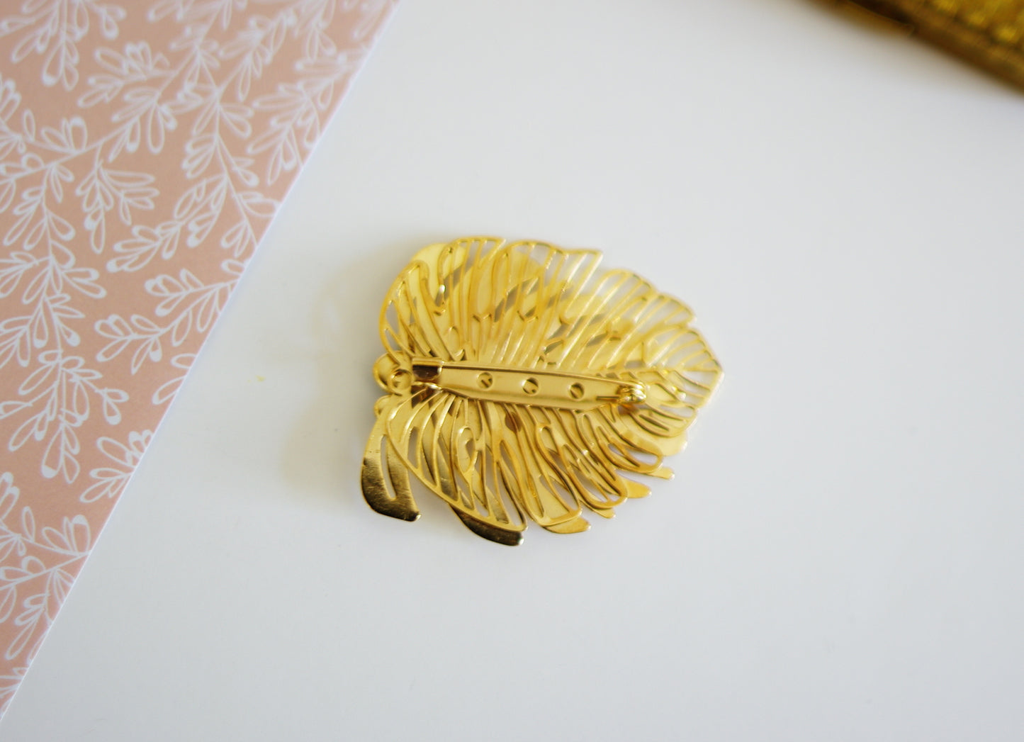 broche végétale
