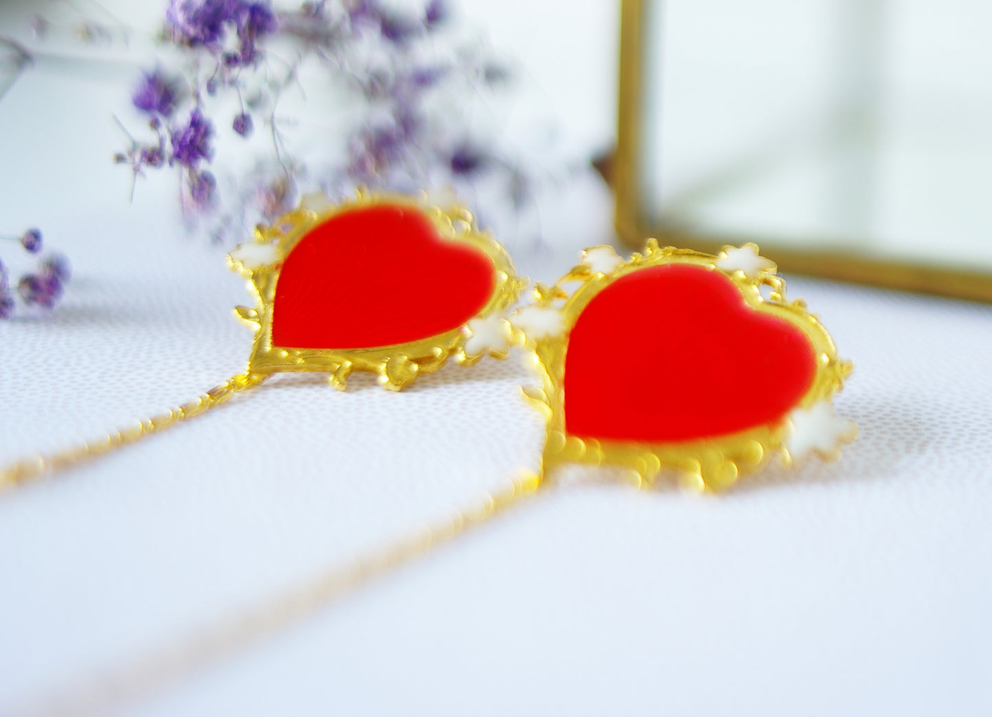 2 pin's style art déco coeurs