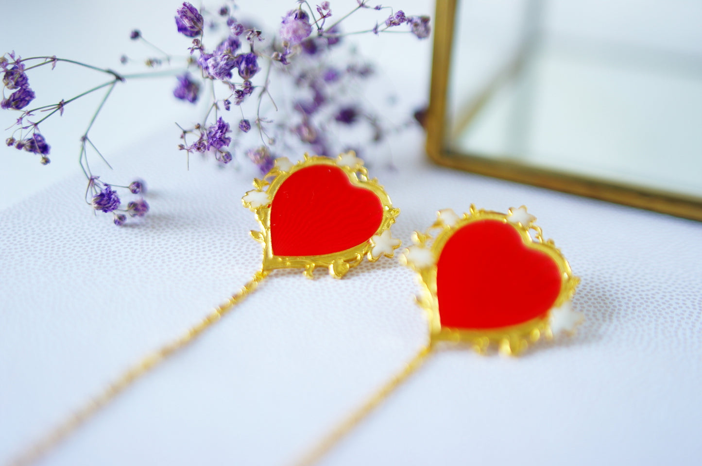 2 pin's style art déco coeurs