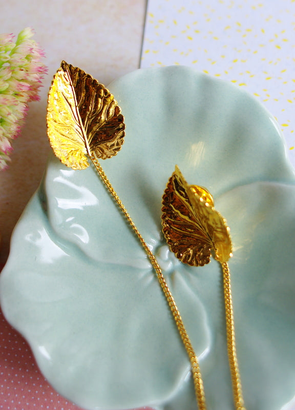 pin's col feuilles