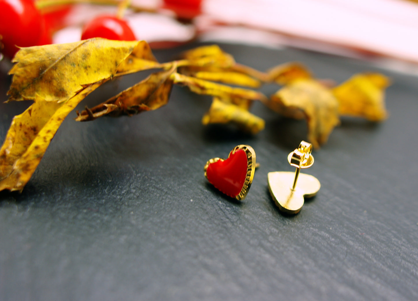 boucles d'oreilles coeurs rouges