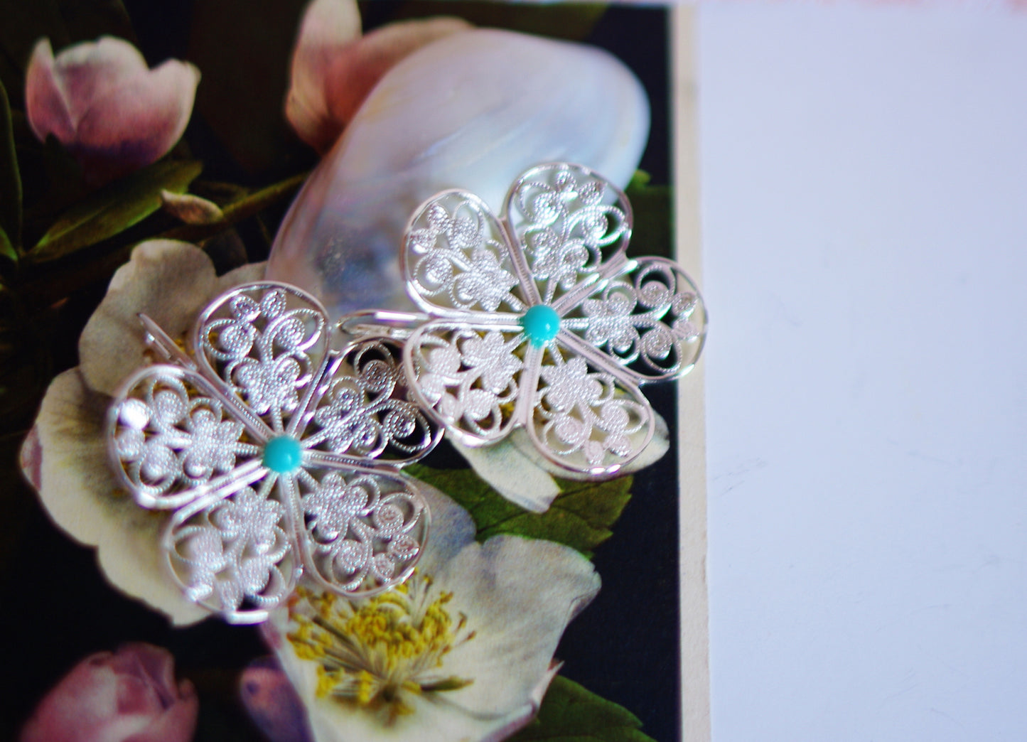 boucles d'oreilles dormeuses fleurs