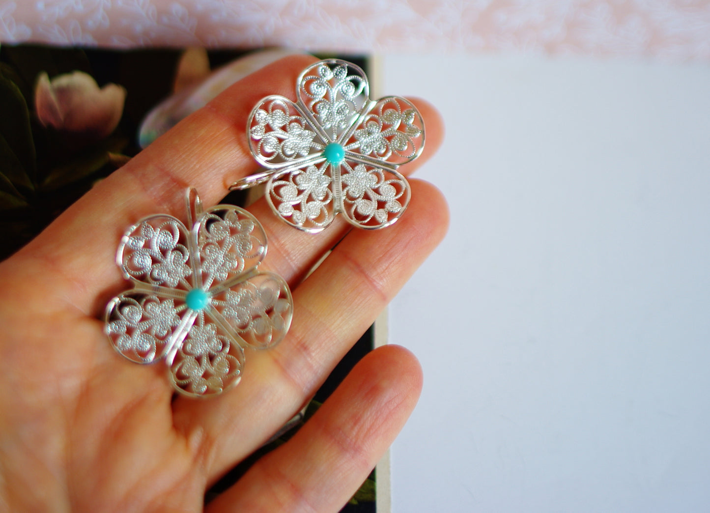 boucles d'oreilles dormeuses fleurs