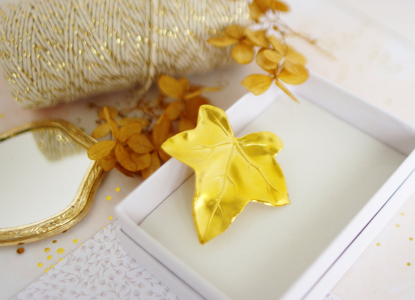 broche feuille