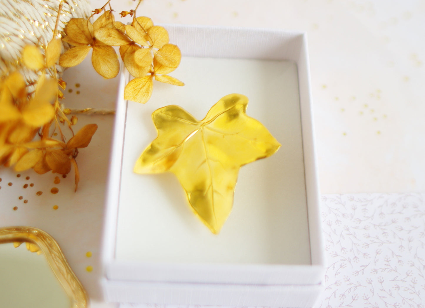 broche feuille