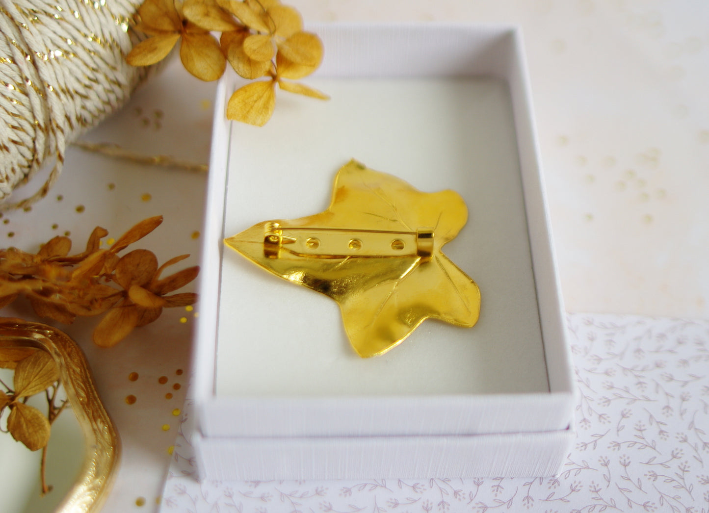 broche feuille