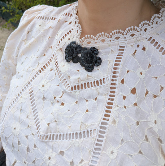 Broche fleur vintage noire