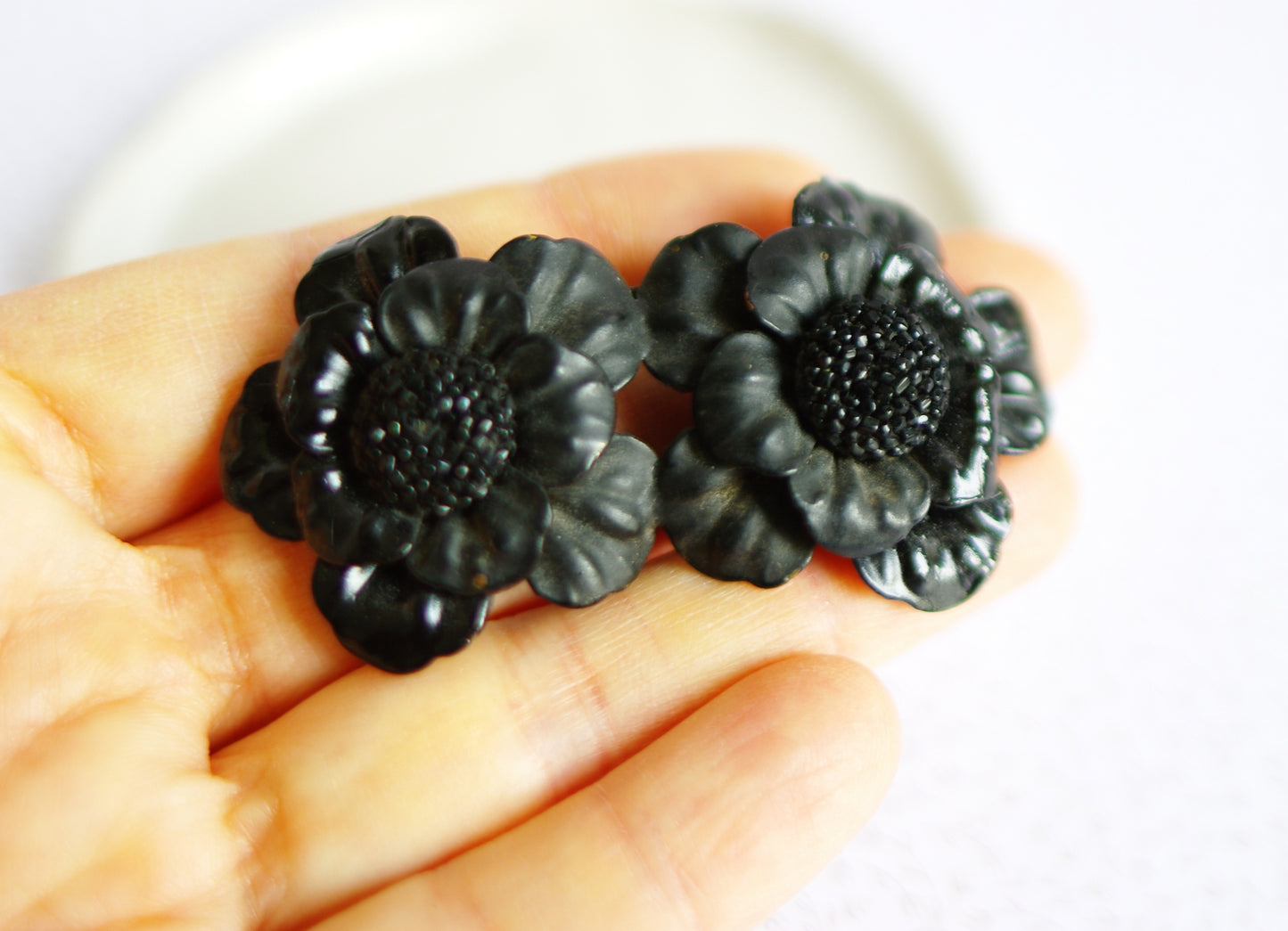 Broche fleur vintage noire