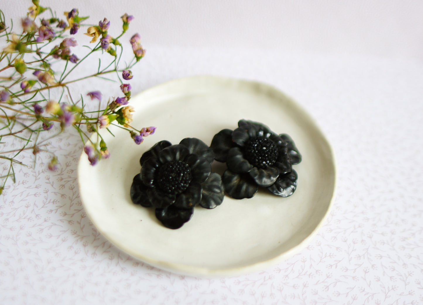 Broche fleur vintage noire
