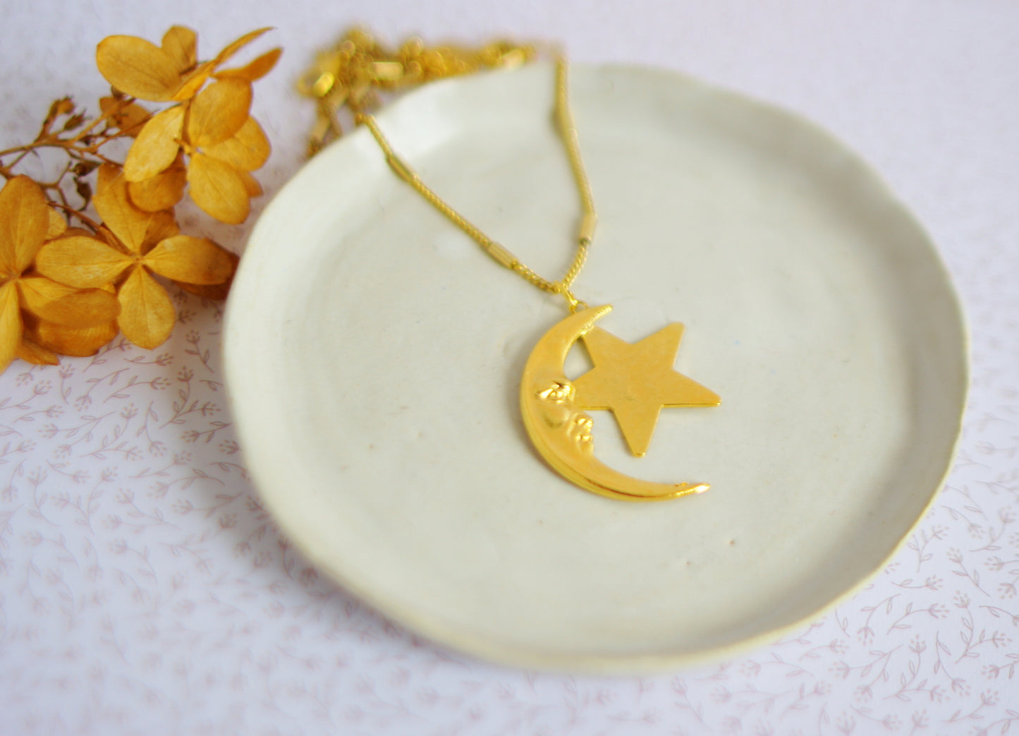 pendentif lunaire