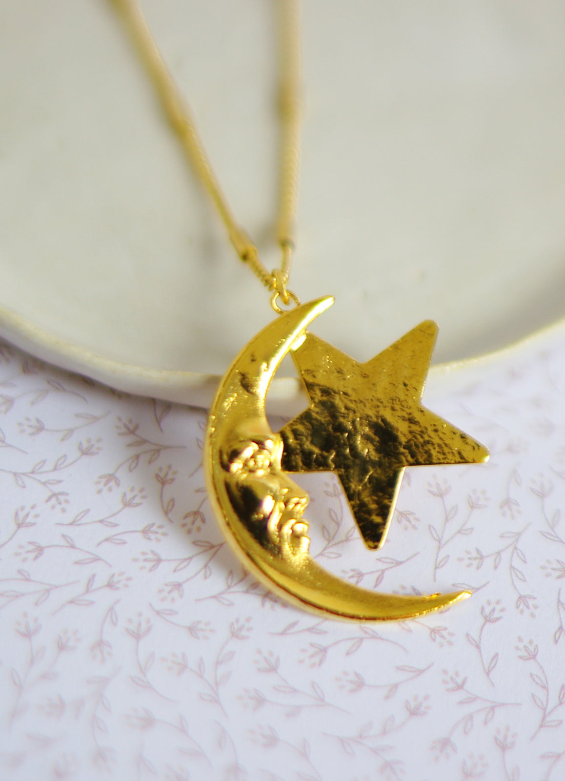 pendentif lunaire